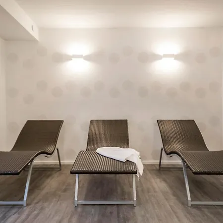 Haus Strandlaeufer 2 5 Seestern Бюзум